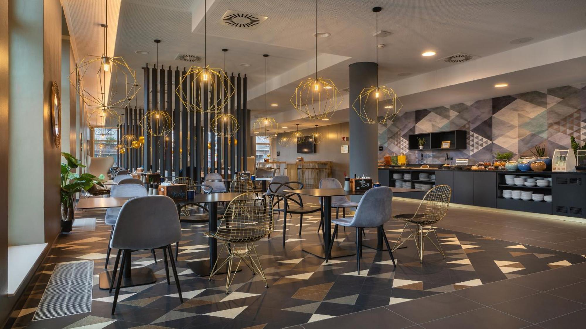 Holiday Inn - The Niu, Ridge Halle Central Station By Ihg Exterior foto