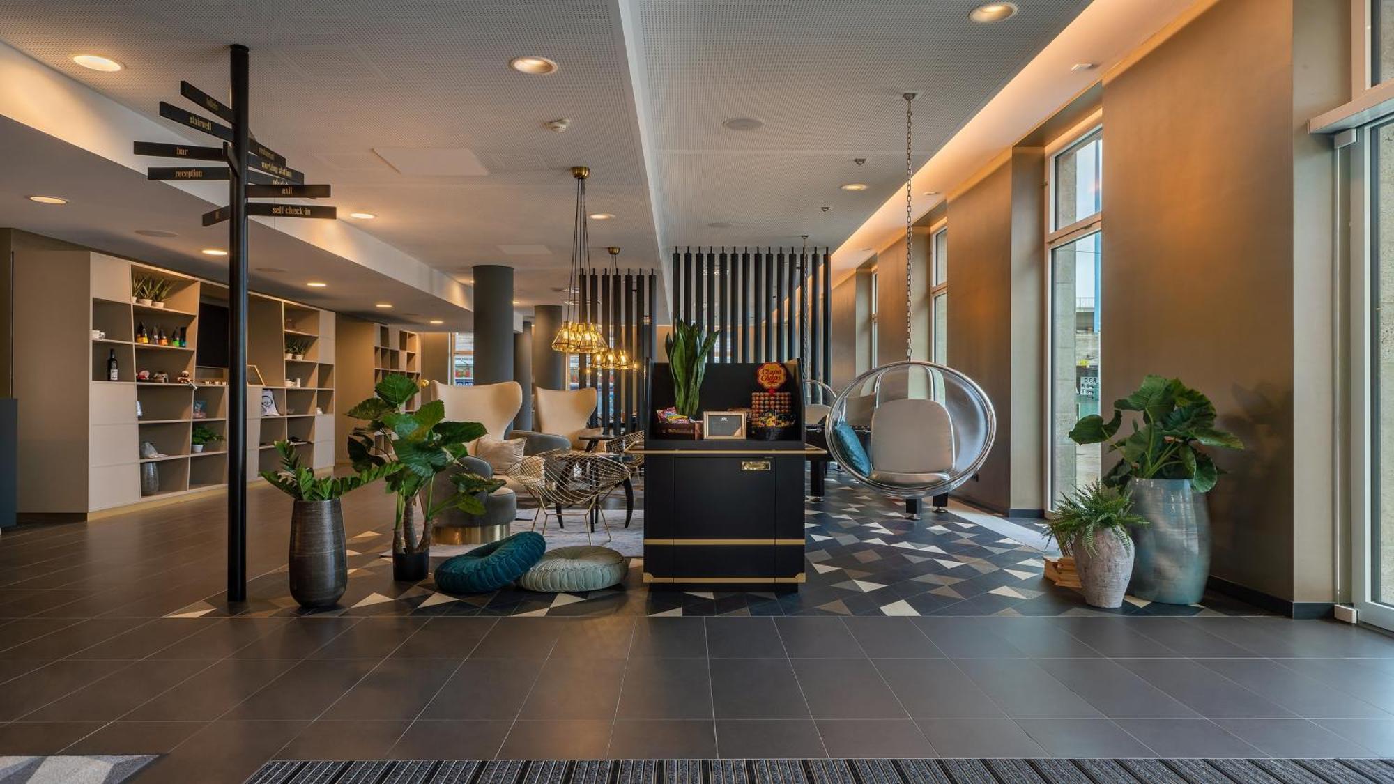 Holiday Inn - The Niu, Ridge Halle Central Station By Ihg Exterior foto
